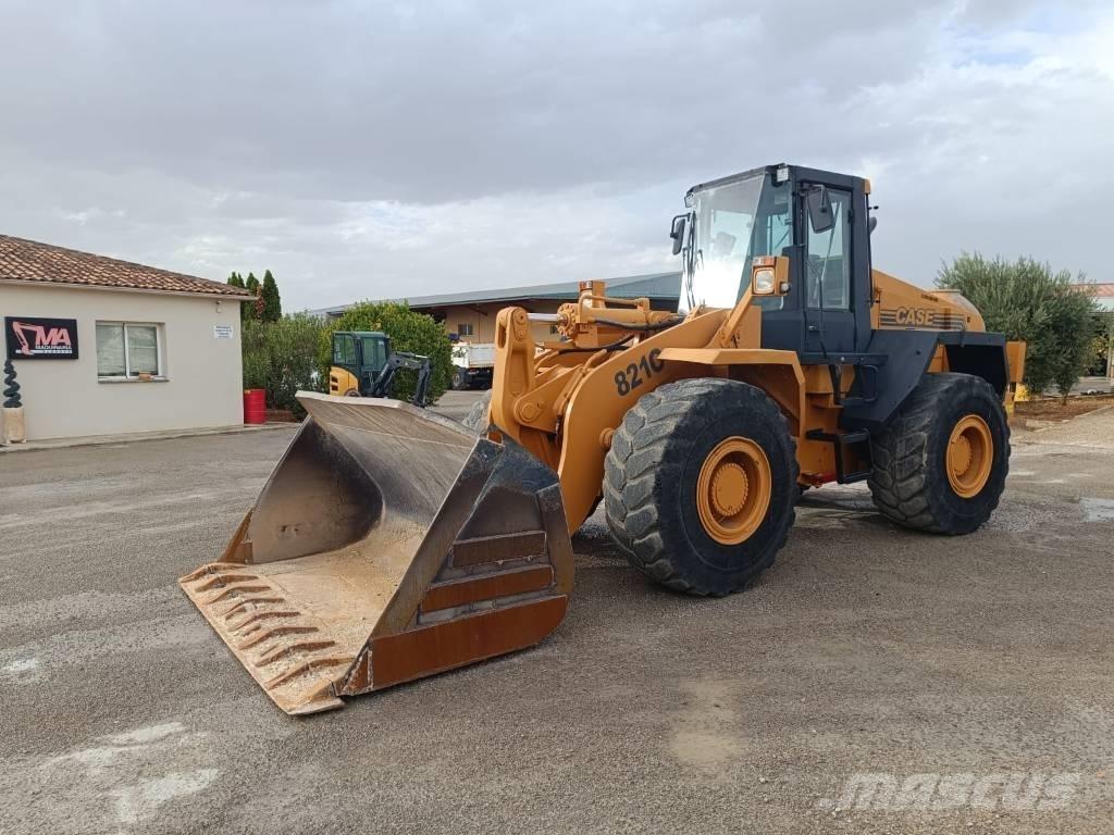 CASE 821 C لوادر بعجل