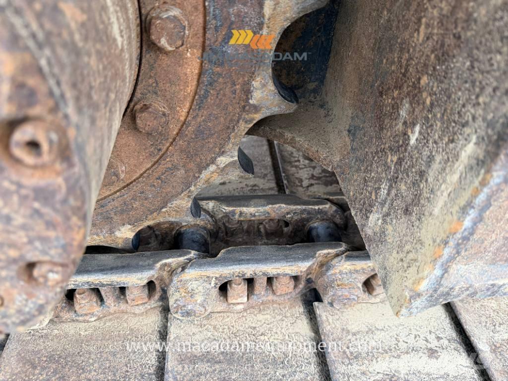 Komatsu PC 130 LC-8 حفارات زحافة