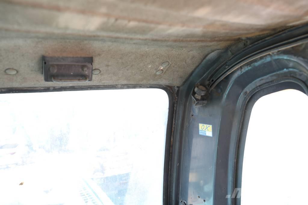 Kobelco SK 210-8 حفارات زحافة