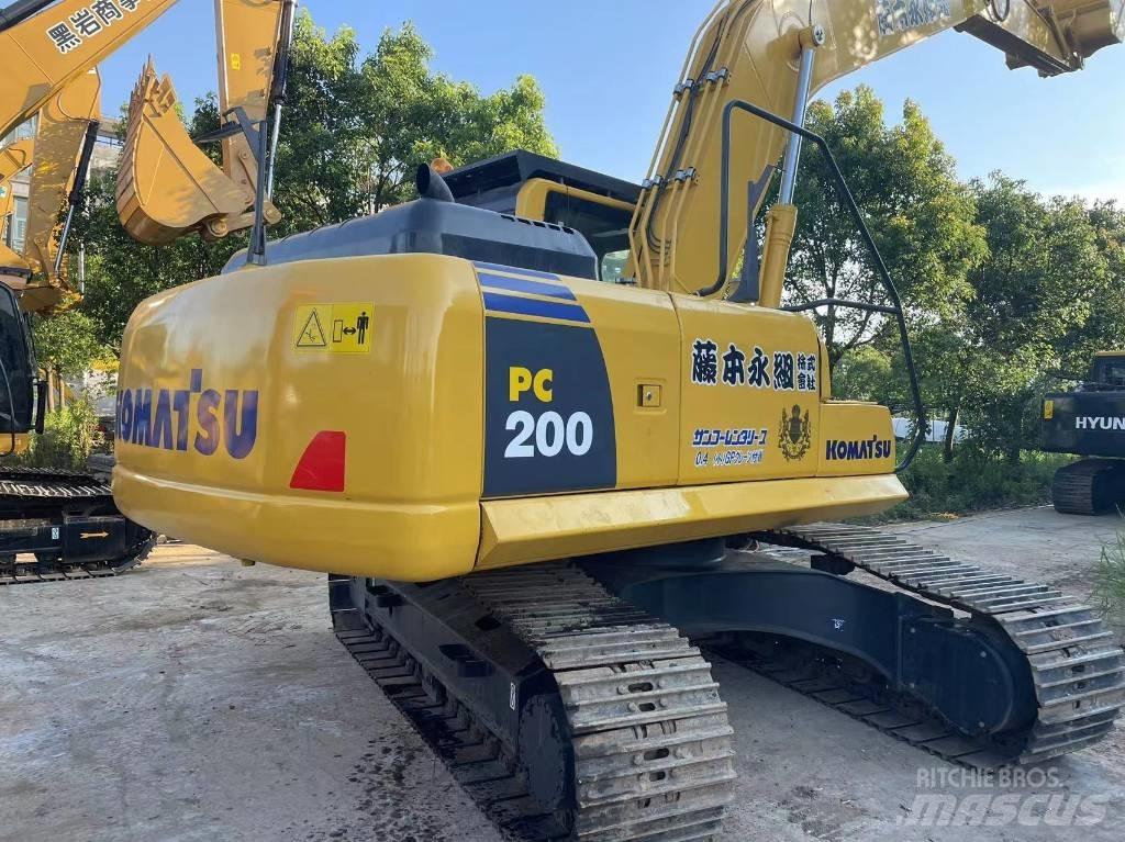 Komatsu PC 200-8 حفارات زحافة