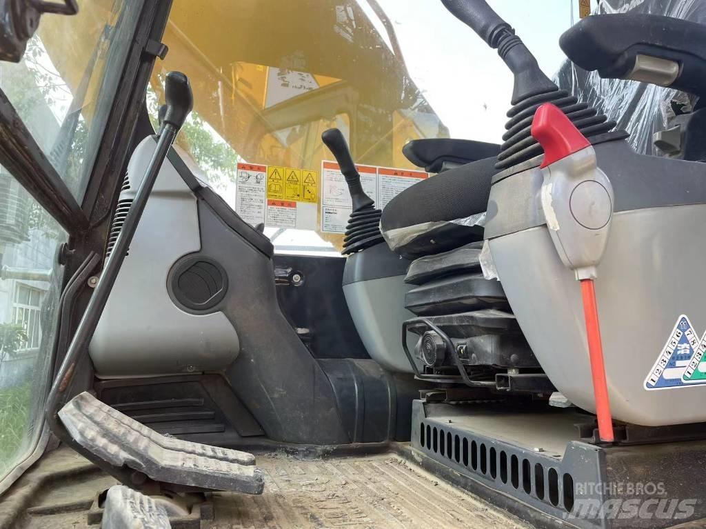Komatsu PC 200-8 حفارات زحافة
