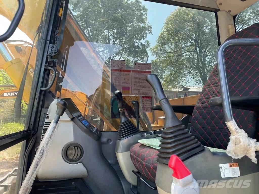 Komatsu PC70-8 حفارات وسط 7 طن - 12 طن