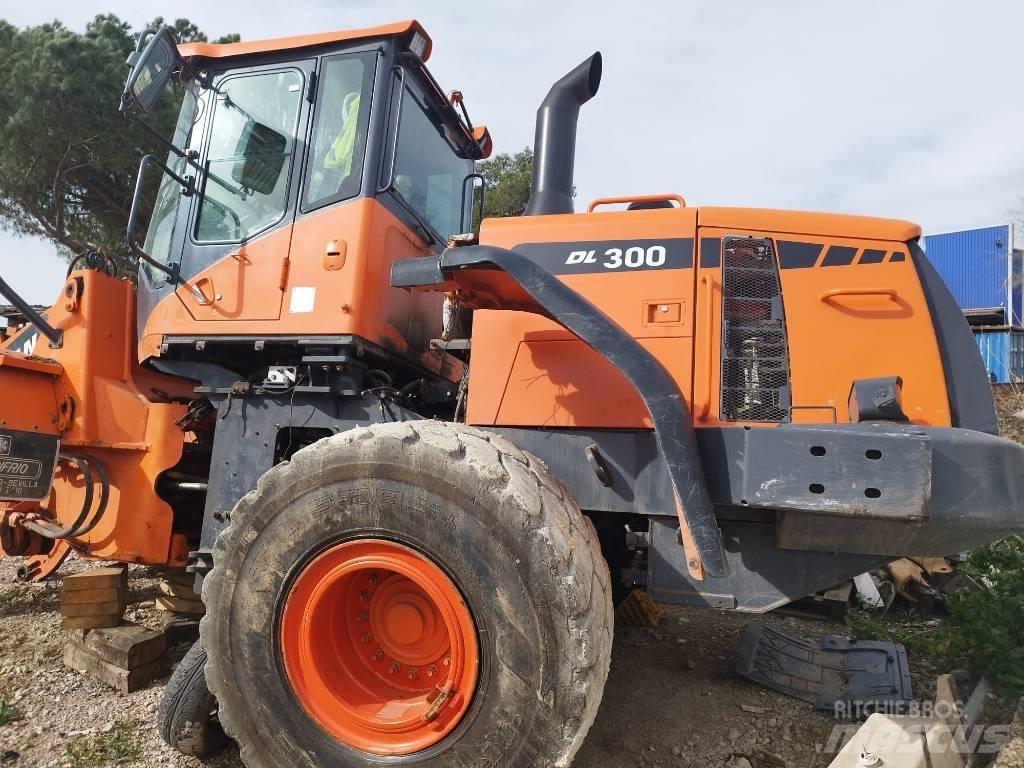 Doosan DL 300-3 لوادر بعجل