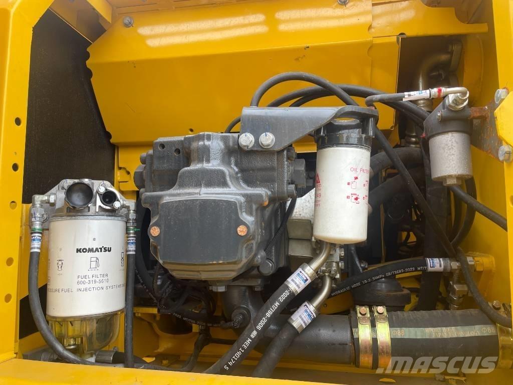 Komatsu PC 220 حفارات زحافة