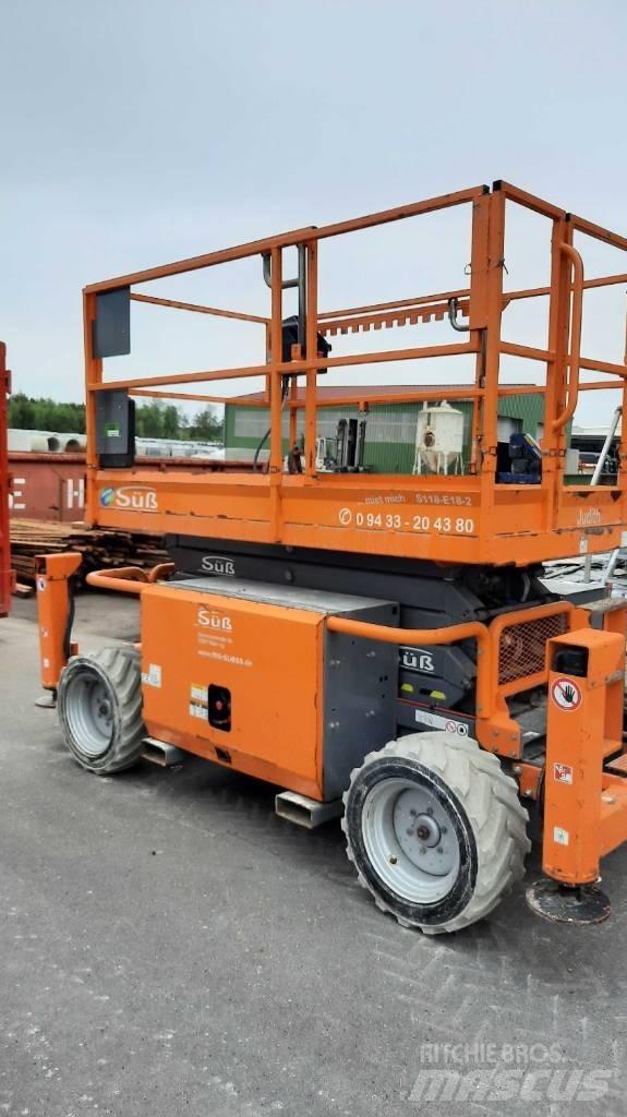SkyJack SJ 6832 RTE رافعات مقصية الشكل