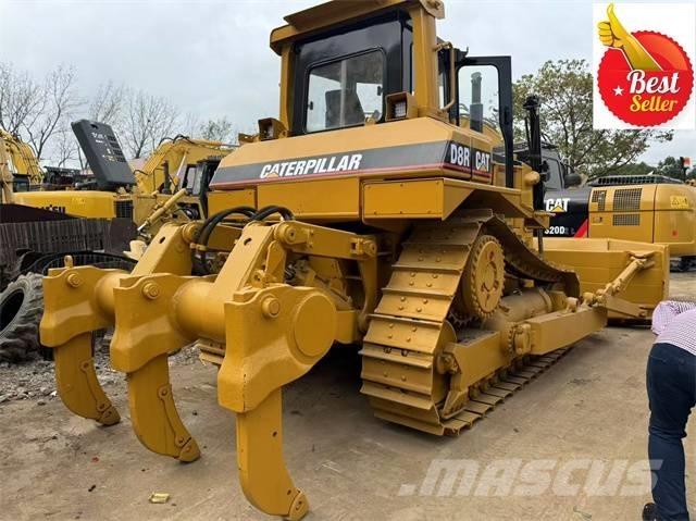CAT D 8 R بلدوزرات مجنزرة