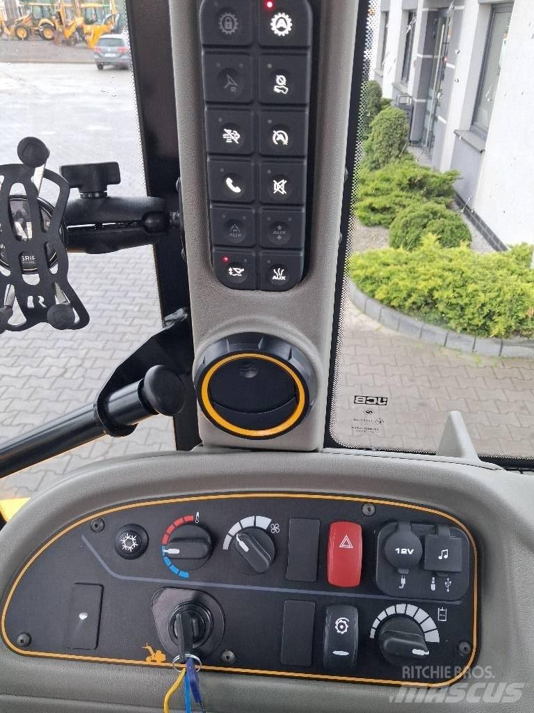 JCB TM 320 S معدات مناولة لأغراض الزراعة