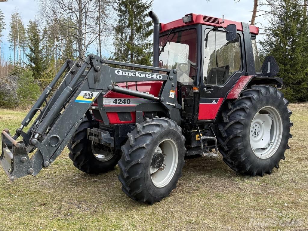 Case IH 4240 الجرارات