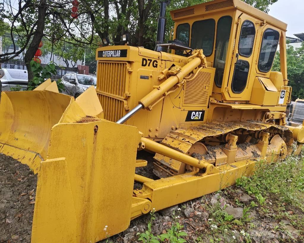 CAT D 7 G بلدوزرات مجنزرة