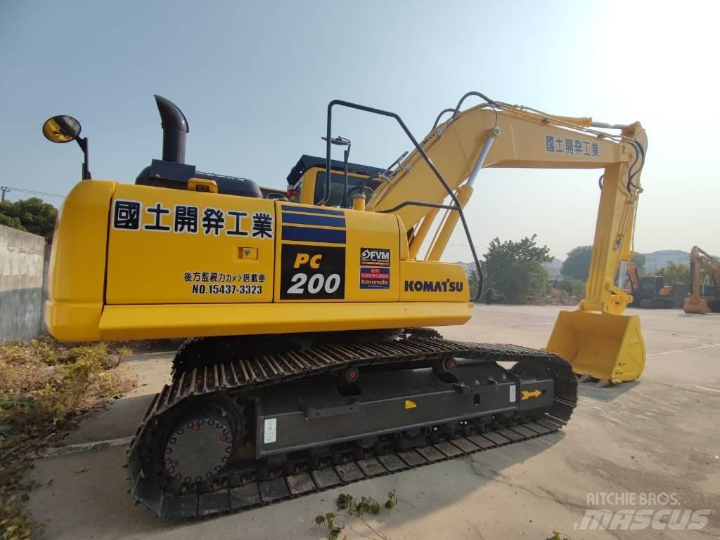 Komatsu PC 200-8 حفارات زحافة