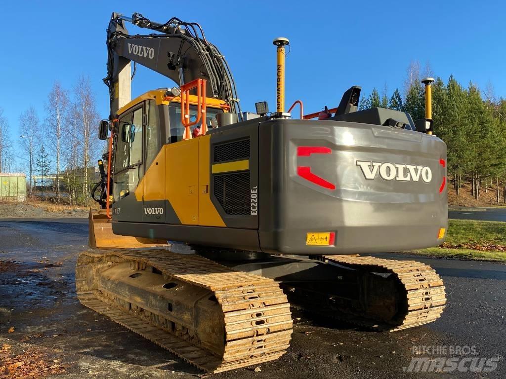 Volvo EC 220 E حفارات زحافة