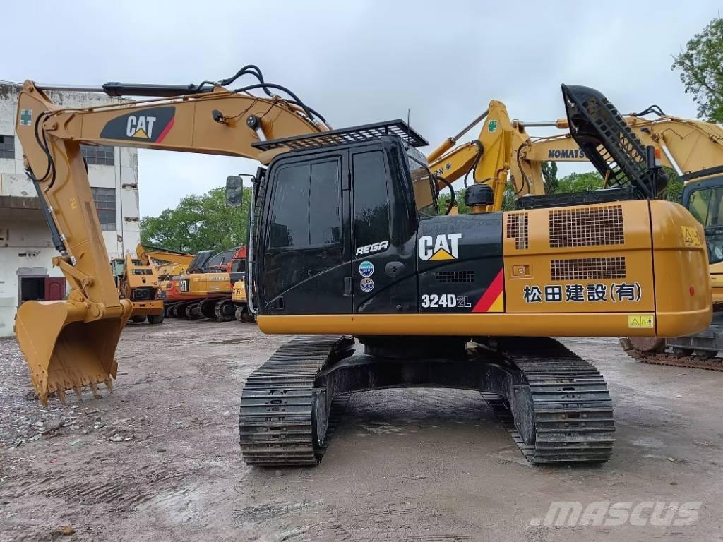 CAT 324 D L حفارات زحافة