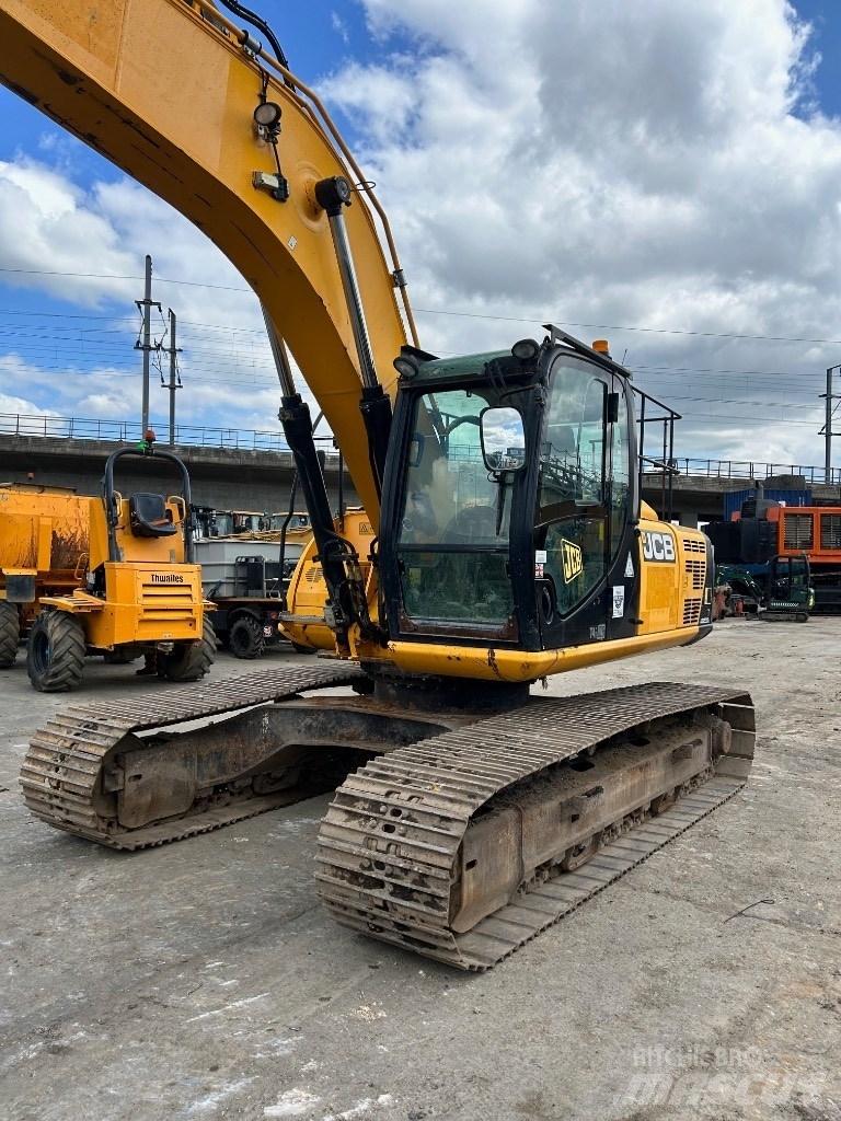 JCB JS 220 LC حفارات زحافة