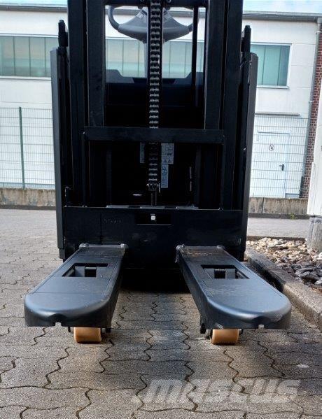 Toyota BT SWE145L شاحنات مناولة ذاتية الدفع