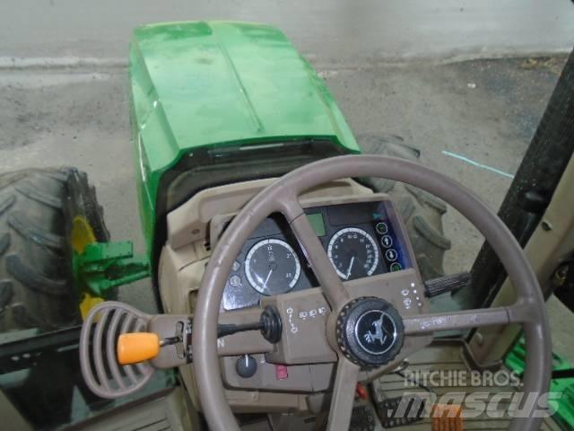 John Deere 6115 M الجرارات