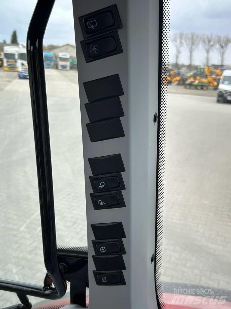 Valtra A 104 الجرارات