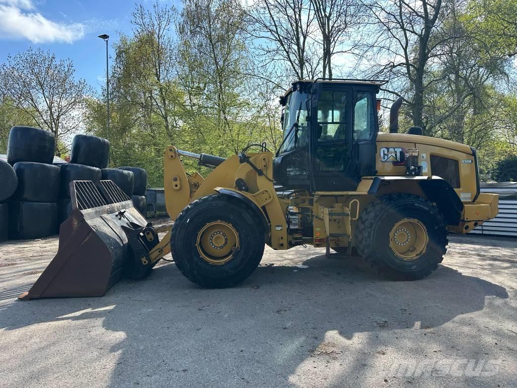 CAT 930M new tires! لوادر بعجل