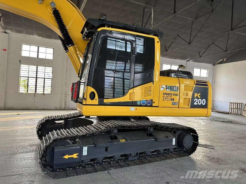 Komatsu PC 200-8 حفارات زحافة