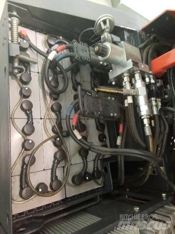 Combilift C 3000CBE شاحنات ذات رافعات شوكية تعمل بالكهرباء