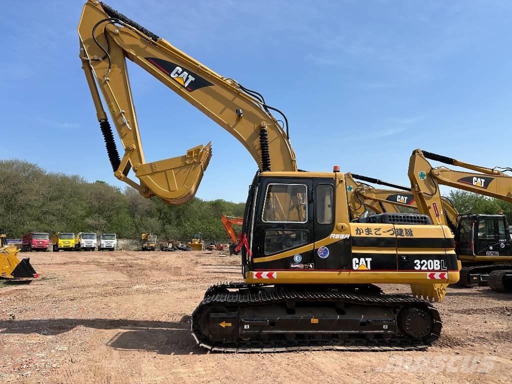 CAT 320 B حفارات زحافة