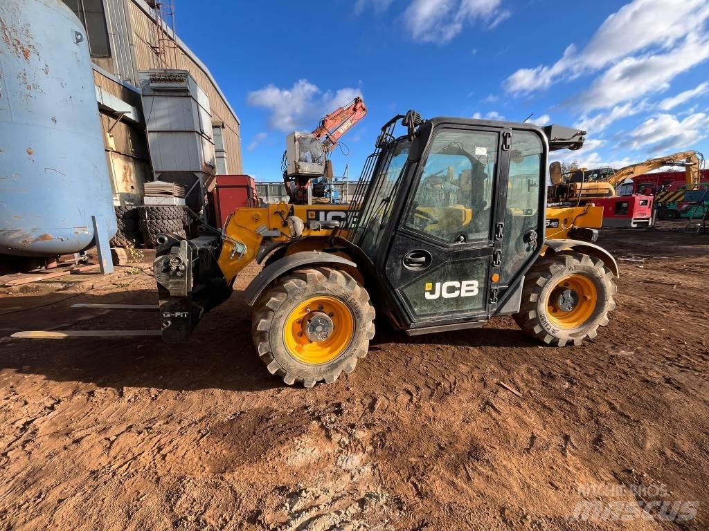 JCB 525-60 Agri plus مناولات متداخلة