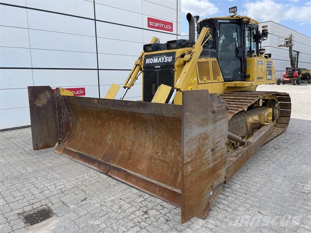 Komatsu D65PXI-18 بلدوزرات مجنزرة