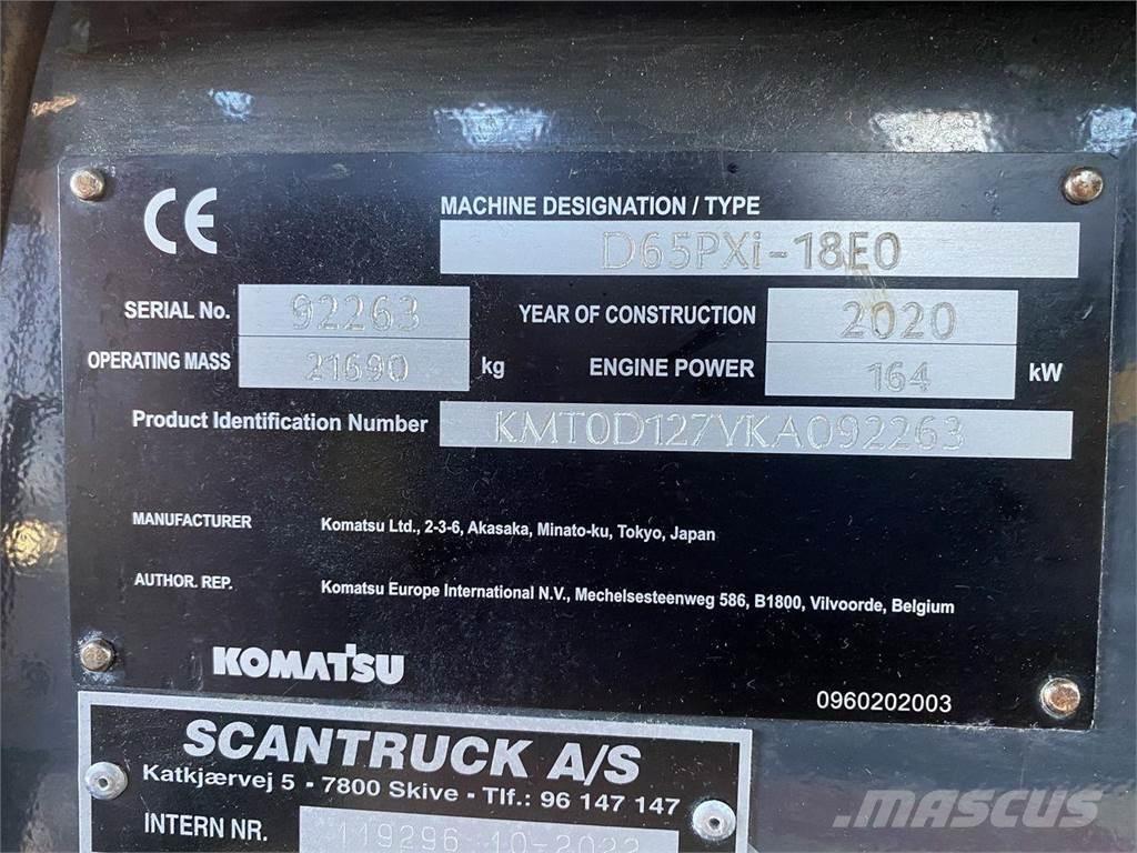 Komatsu D65PXI-18 بلدوزرات مجنزرة