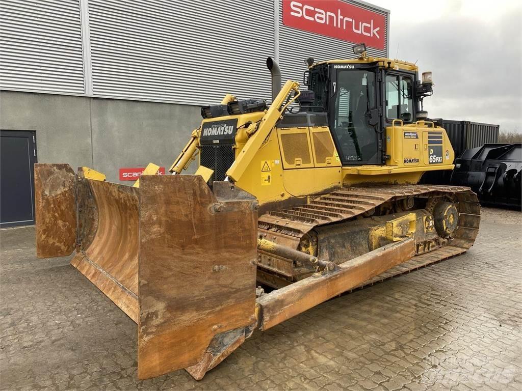 Komatsu D65PXI-18 بلدوزرات مجنزرة