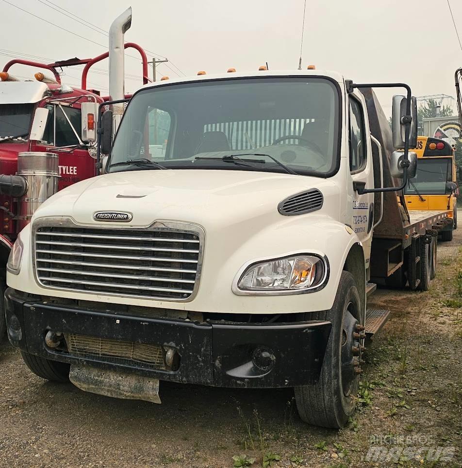 Freightliner M2 شاحنات مسطحة/مفصلية الجوانب