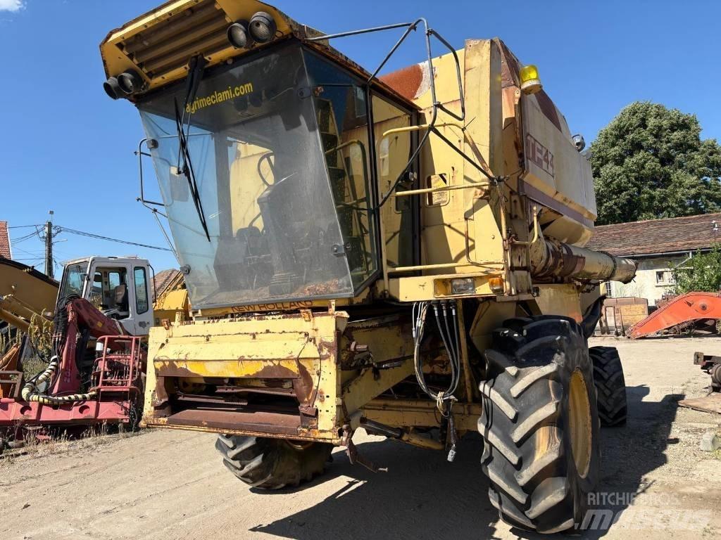 New Holland TF 42 حصادات