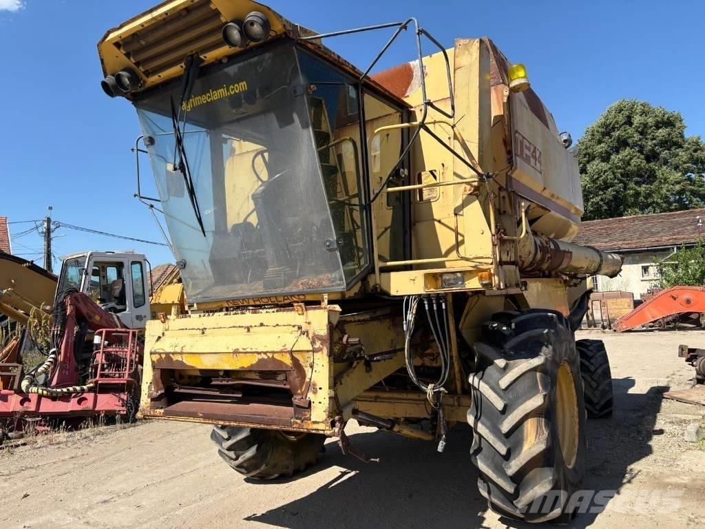 New Holland TF 44 حصادات