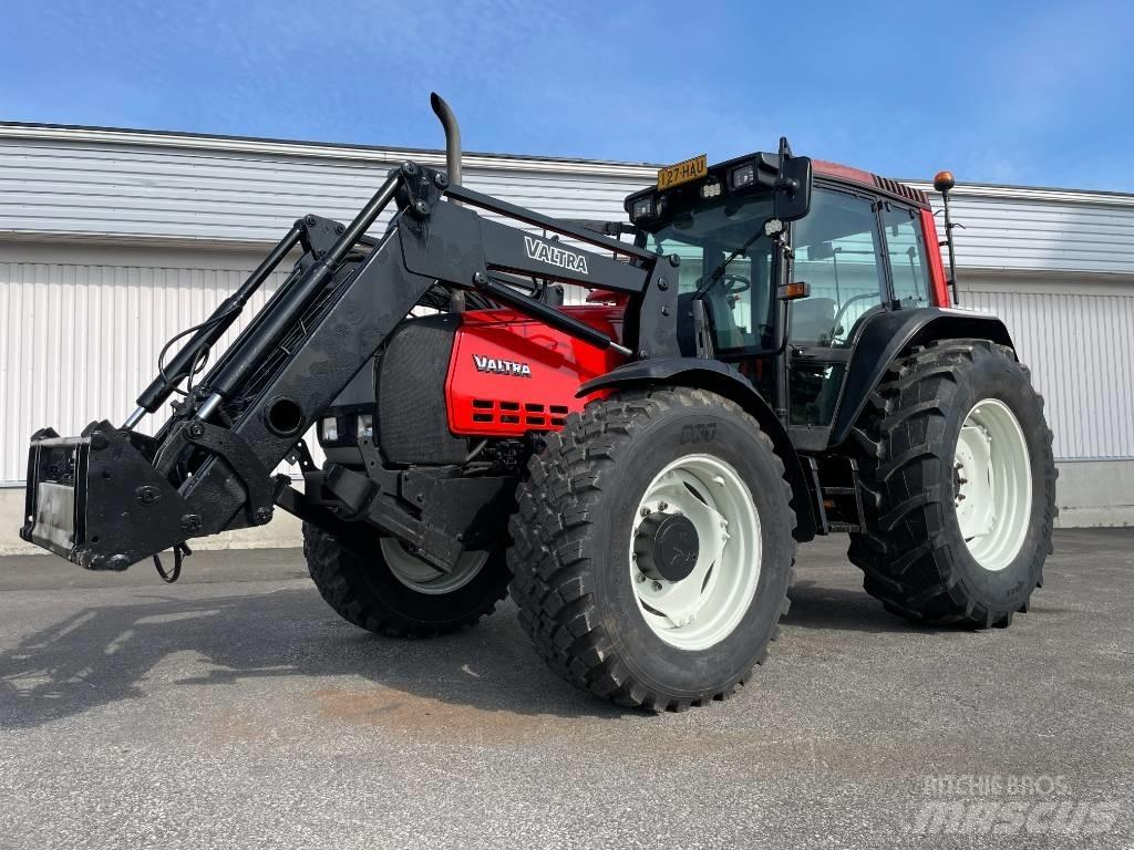 Valtra X 120 الجرارات