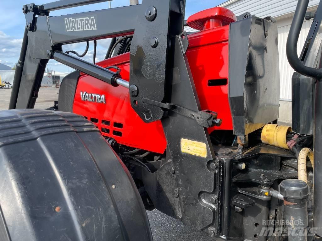 Valtra X 120 الجرارات