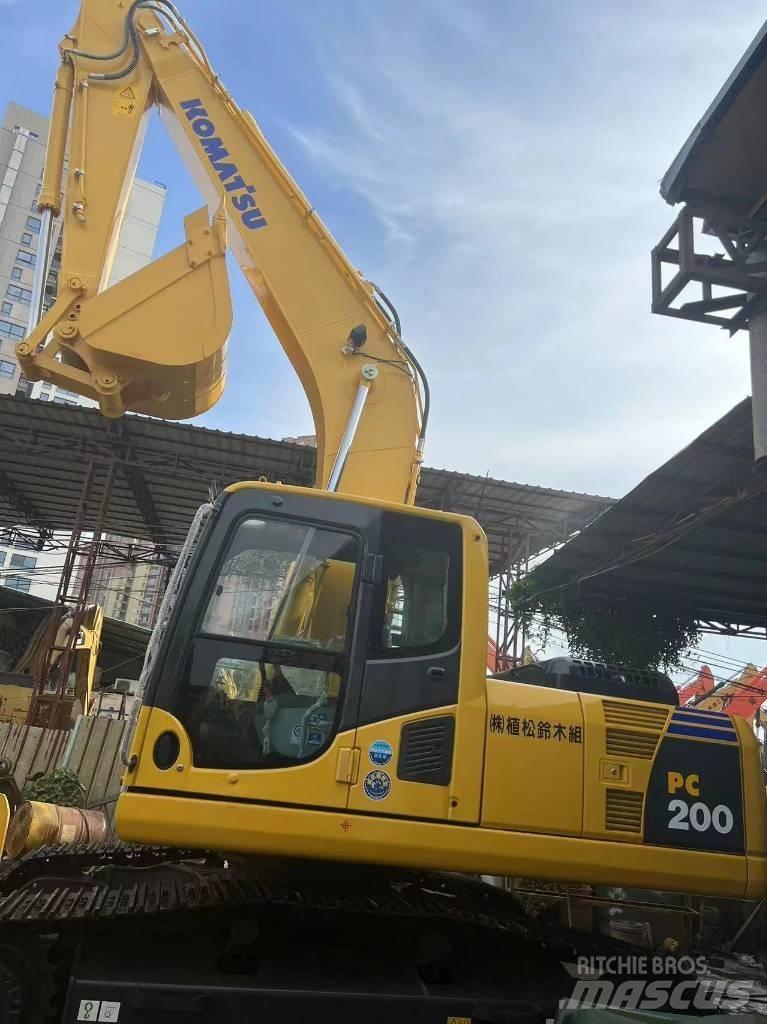 Komatsu PC 200 حفارات وسط 7 طن - 12 طن