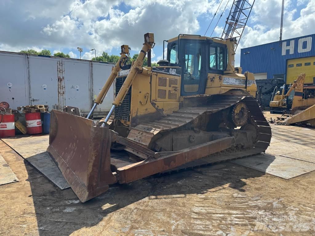 CAT D 6 R LGP بلدوزرات مجنزرة