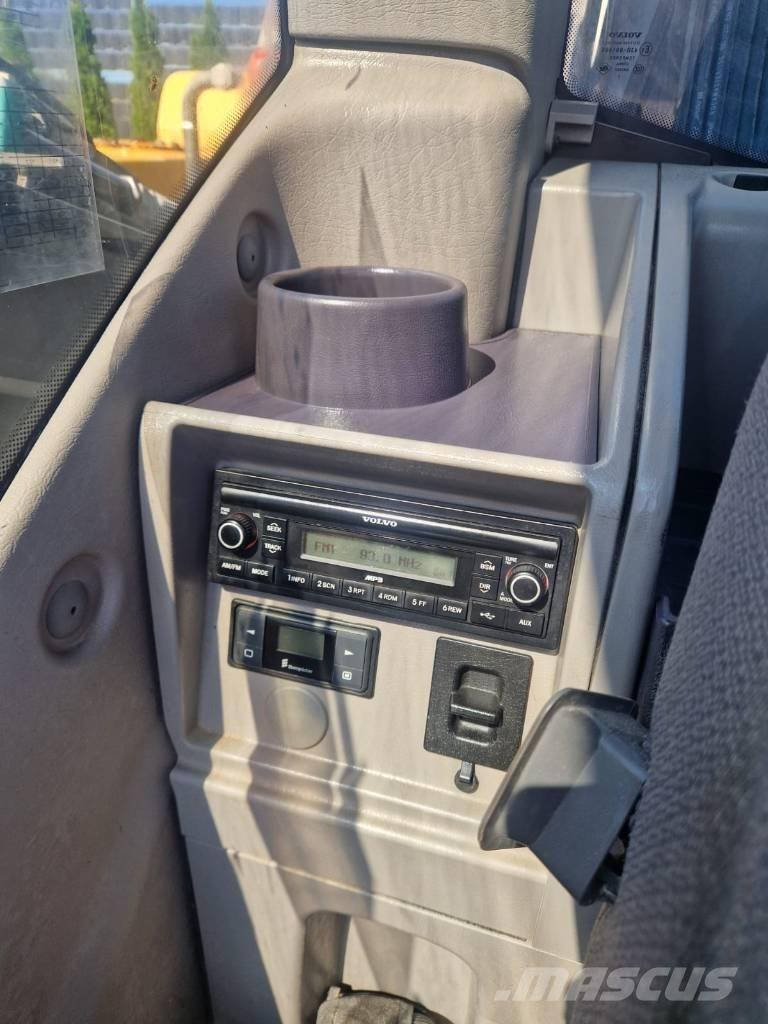 Volvo EW 210 D مناولات المخلفات / مناولات صناعية