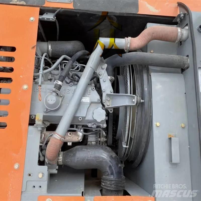 Hitachi ZX 210 حفارات زحافة