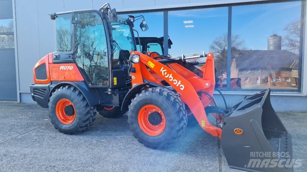 Kubota R 070 لوادر بعجل