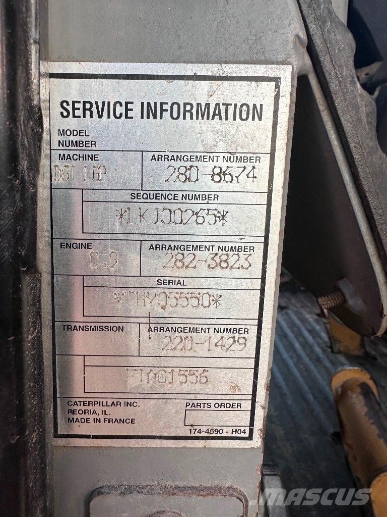 CAT D 6 T LGP بلدوزرات مجنزرة