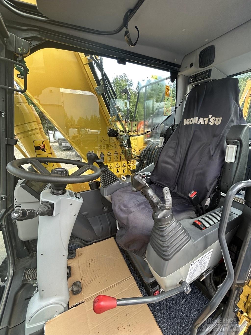 Komatsu PW 180-11 حفارات بعجل