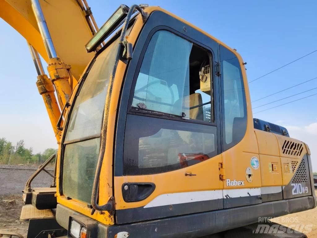 Hyundai R210W-9 حفارات بعجل
