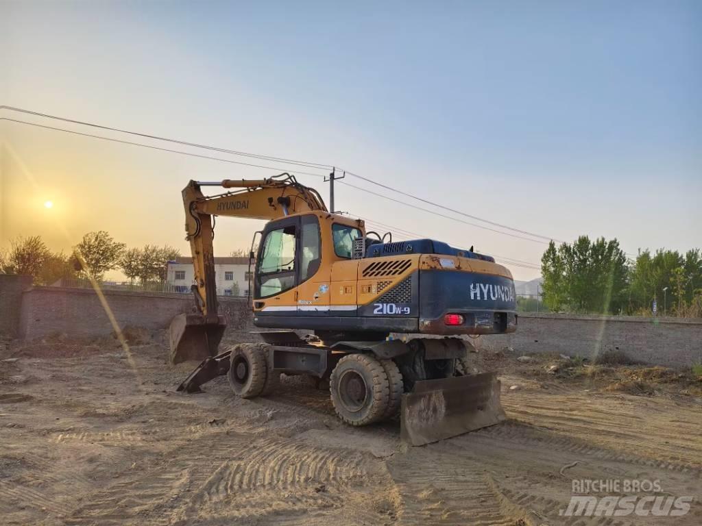 Hyundai R210W-9 حفارات بعجل