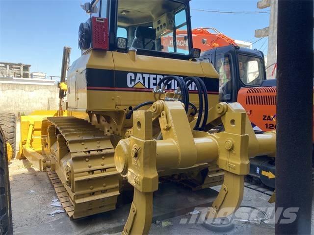 CAT D 6 G بلدوزرات مجنزرة
