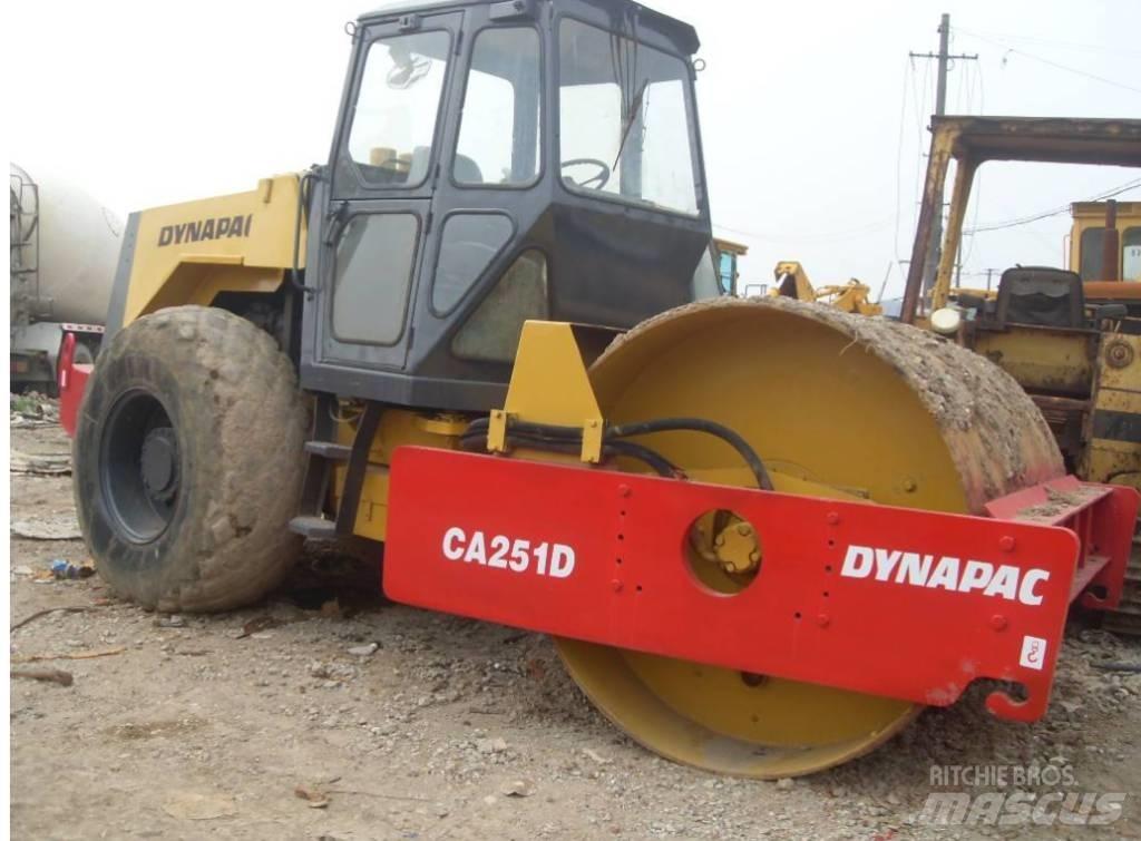 Dynapac CA 251 D مداحل أحادية الأسطوانة