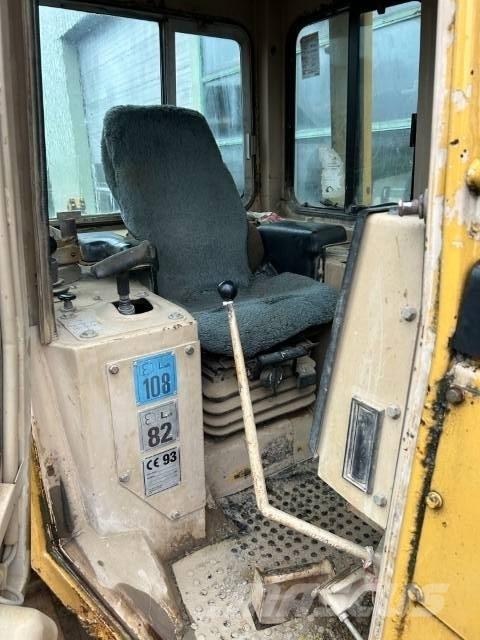 CAT D 5 H LGP II بلدوزرات مجنزرة