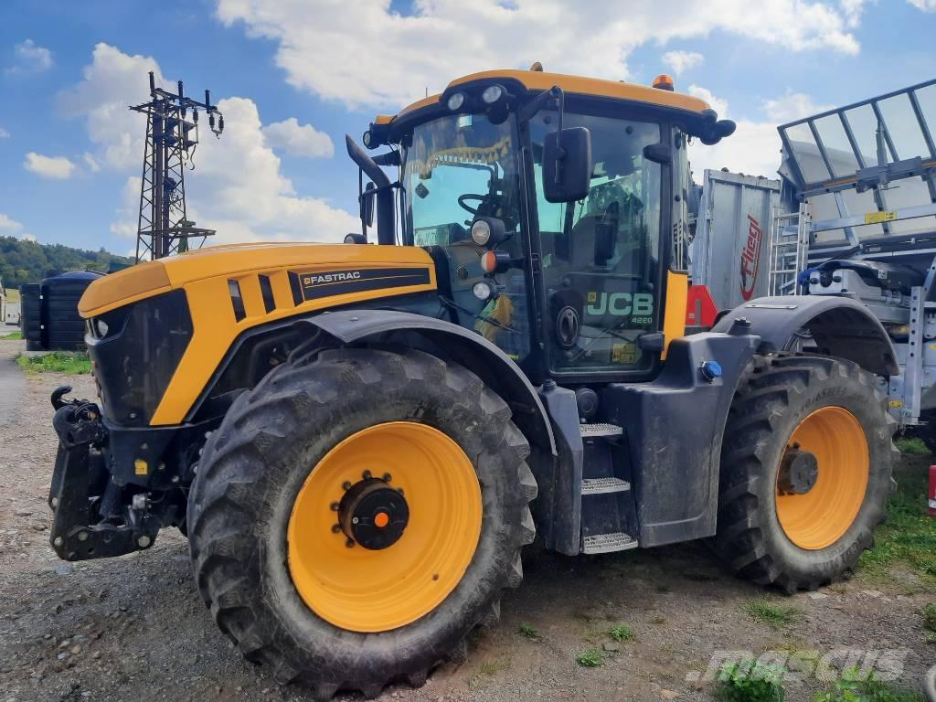 JCB Fastrac 4220 الجرارات