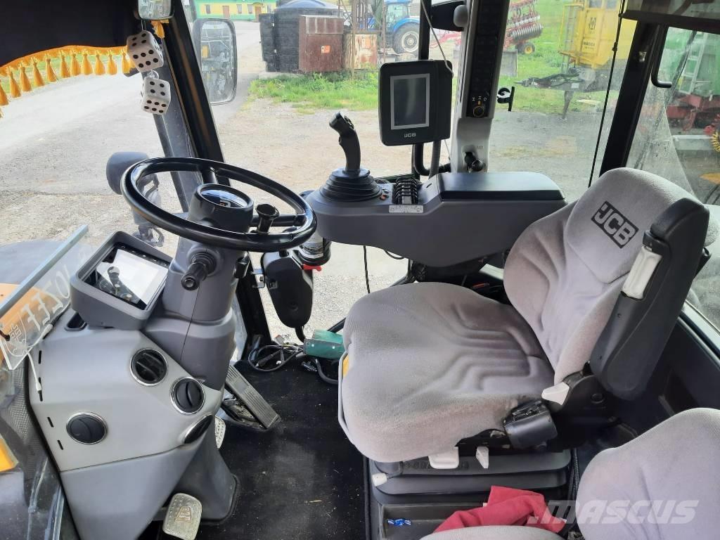 JCB Fastrac 4220 الجرارات