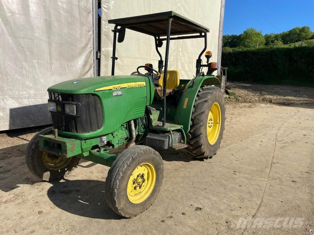 John Deere 5215 الجرارات