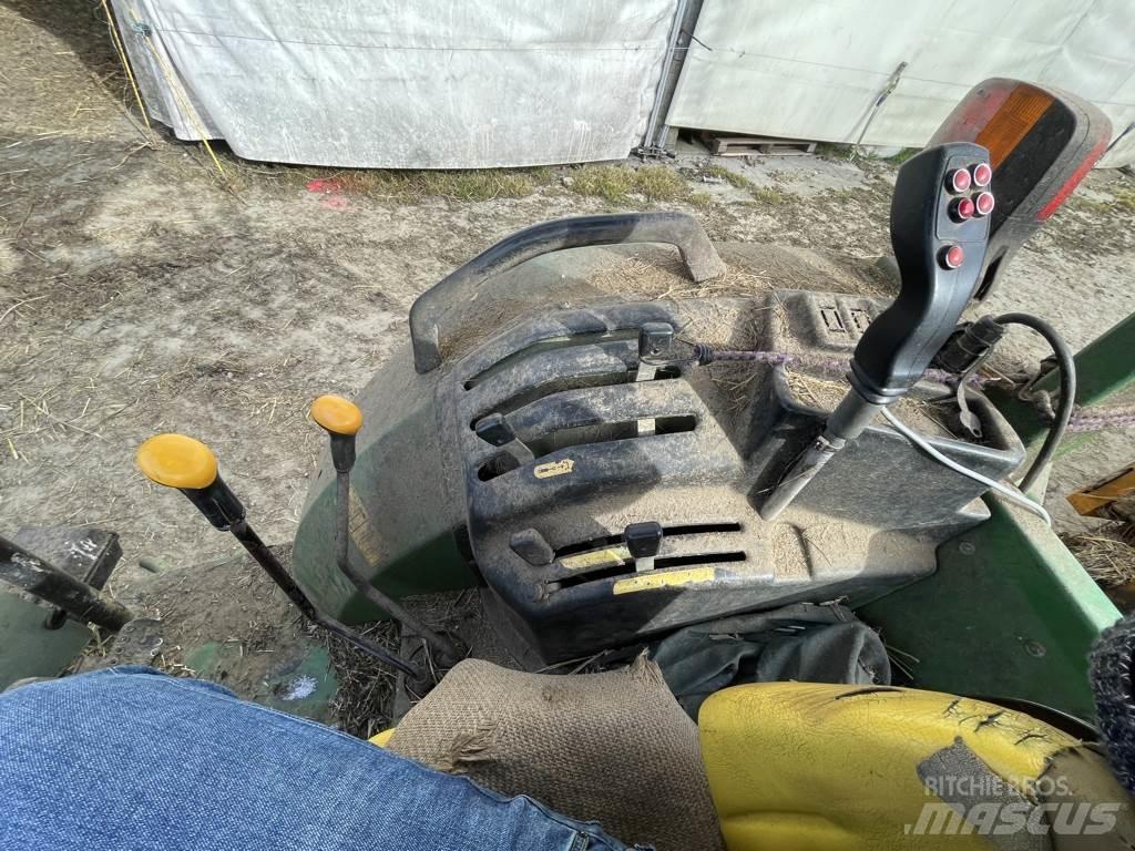 John Deere 5215 الجرارات