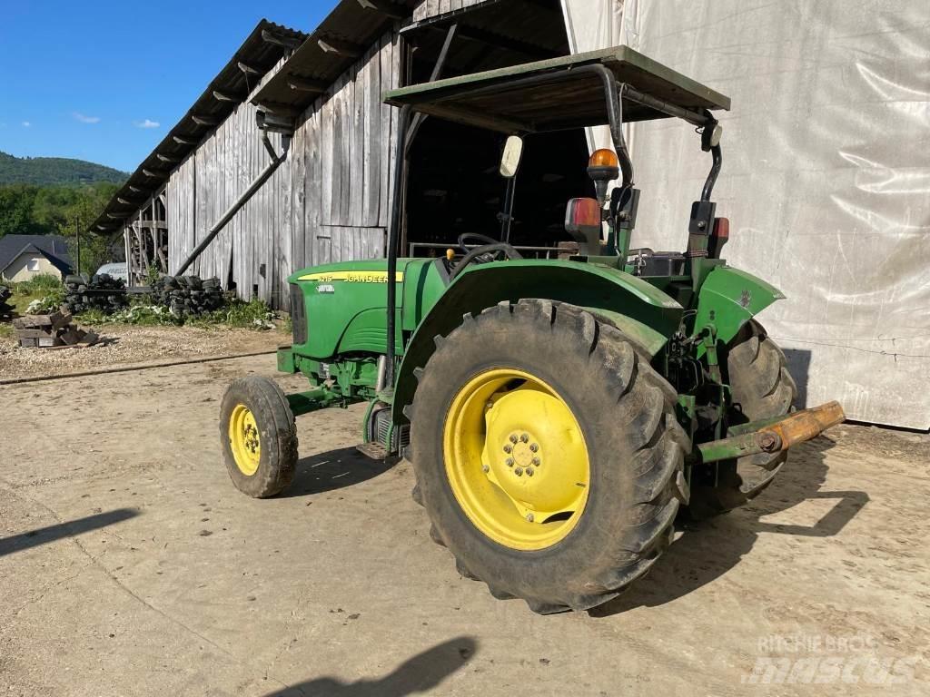 John Deere 5215 الجرارات